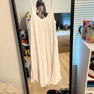 Elegant White Sleeveless Dress